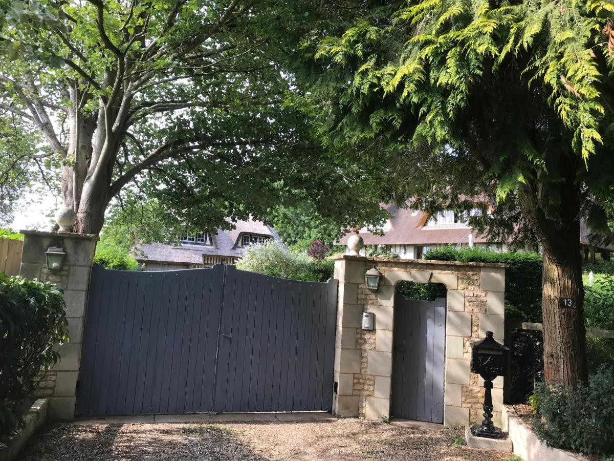 Les Chaumieres Du Pays D'Auge Bed & Breakfast Le Breuil-en-Auge Exterior photo